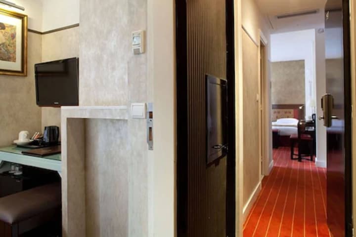 Hotel Eiffel Seine