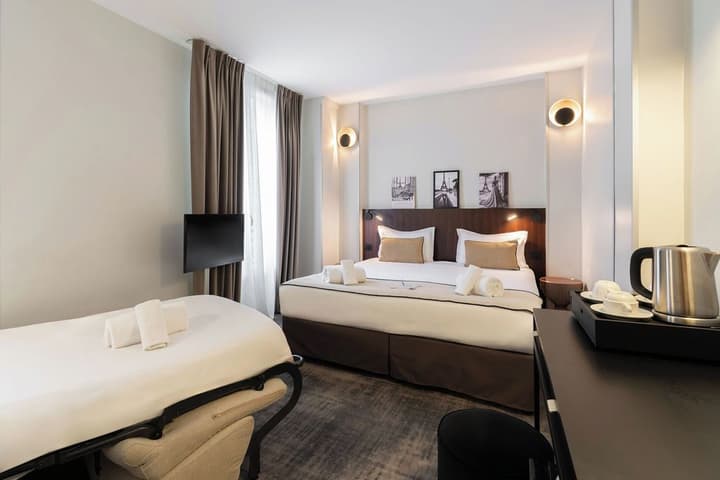 Hotel Eiffel Seine