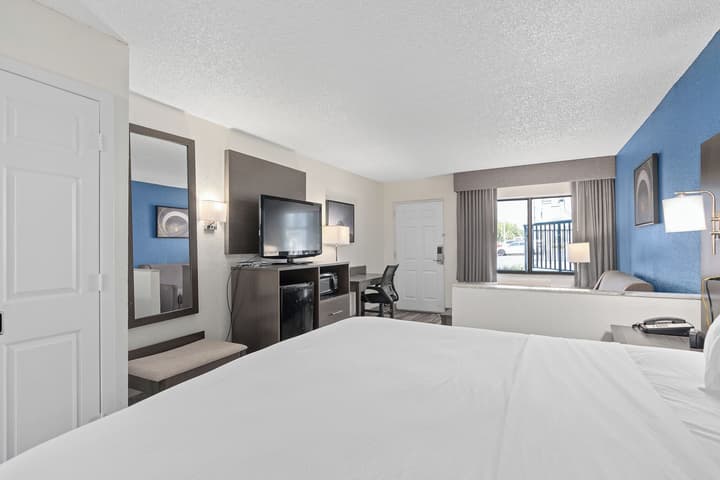 Baymont by Wyndham Orlando East