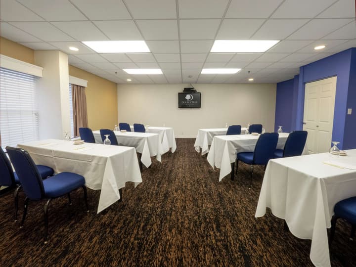 DoubleTree by Hilton Hotel Buffalo - Amherst