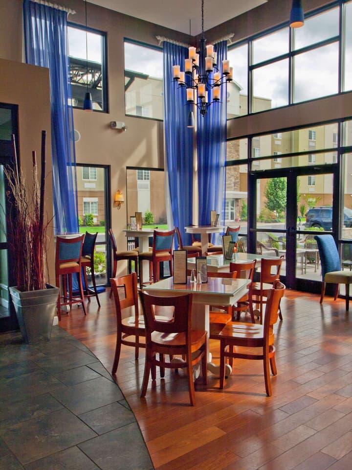 DoubleTree by Hilton Hotel Buffalo - Amherst
