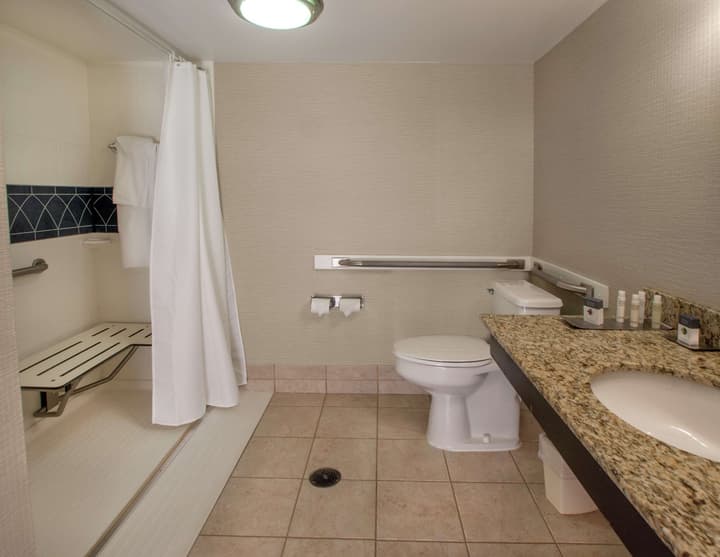 DoubleTree by Hilton Hotel Buffalo - Amherst