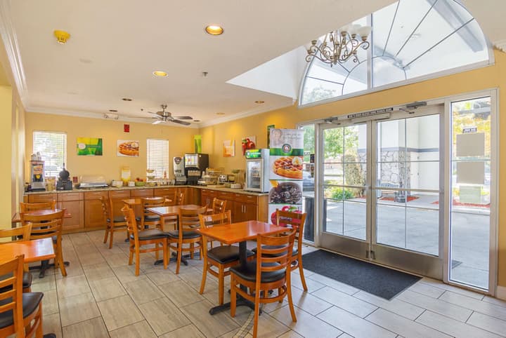 Quality Inn Fresno Yosemite Airport