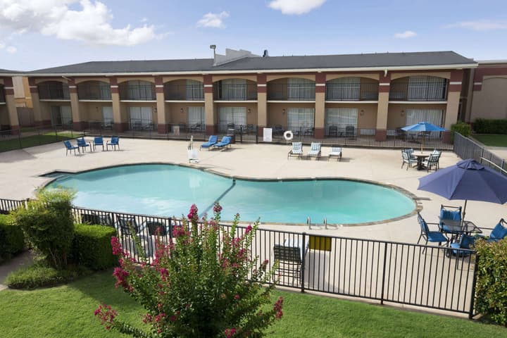 Howard Johnson by Wyndham Oklahoma City Airport/ Fairgrounds