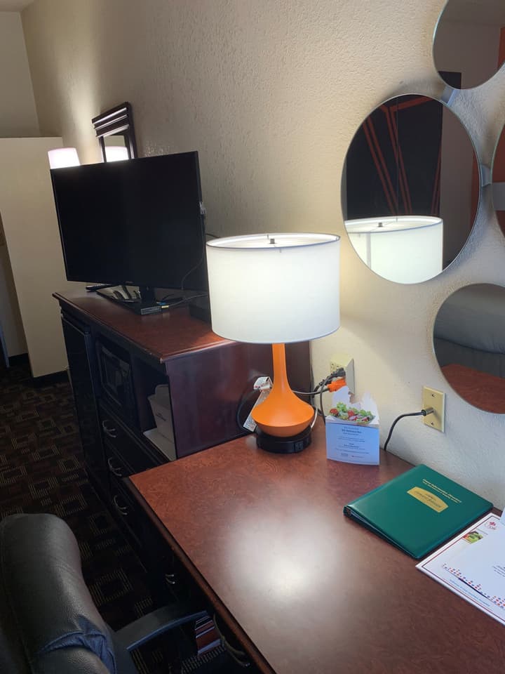 Howard Johnson by Wyndham Oklahoma City Airport/ Fairgrounds
