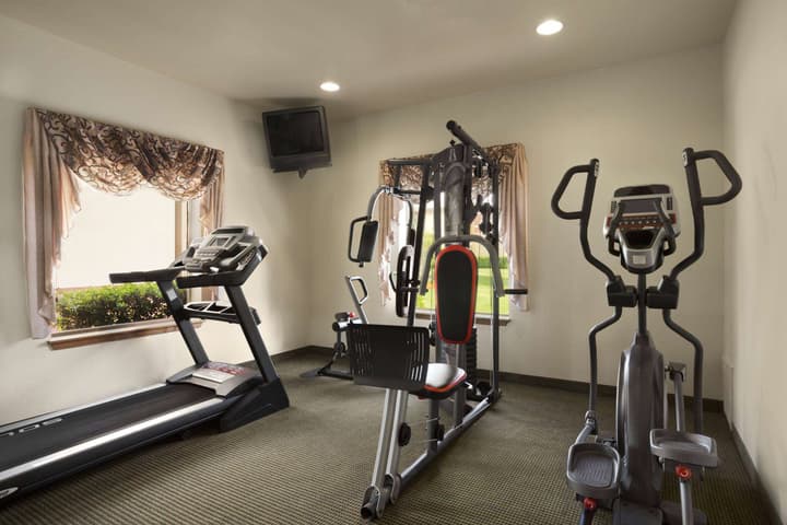 Howard Johnson by Wyndham Oklahoma City Airport/ Fairgrounds