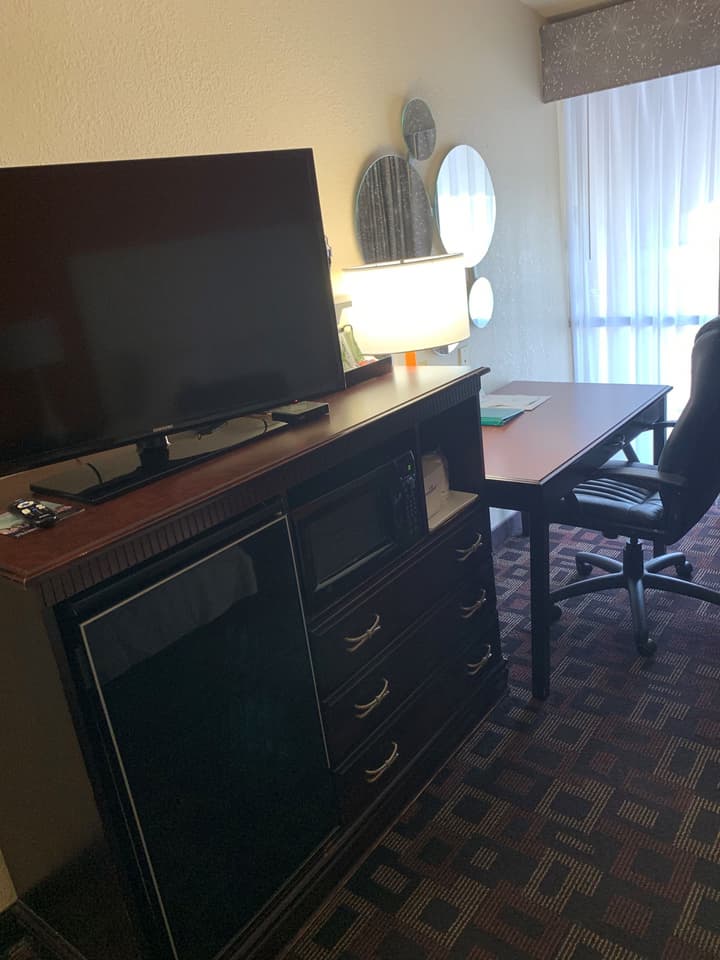 Howard Johnson by Wyndham Oklahoma City Airport/ Fairgrounds