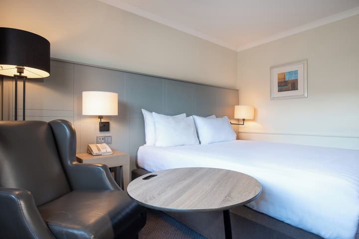 Holiday Inn Edinburgh Zoo by IHG