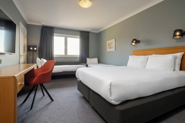 Holiday Inn Edinburgh Zoo by IHG
