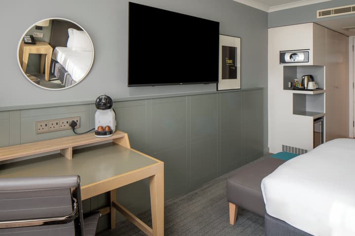 Holiday Inn Edinburgh Zoo by IHG
