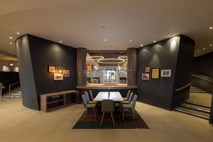 Holiday Inn Edinburgh Zoo by IHG