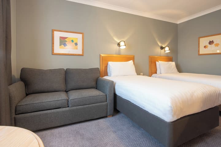 Holiday Inn Edinburgh Zoo by IHG