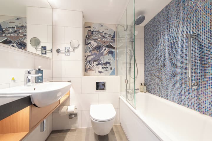 Holiday Inn Edinburgh Zoo by IHG
