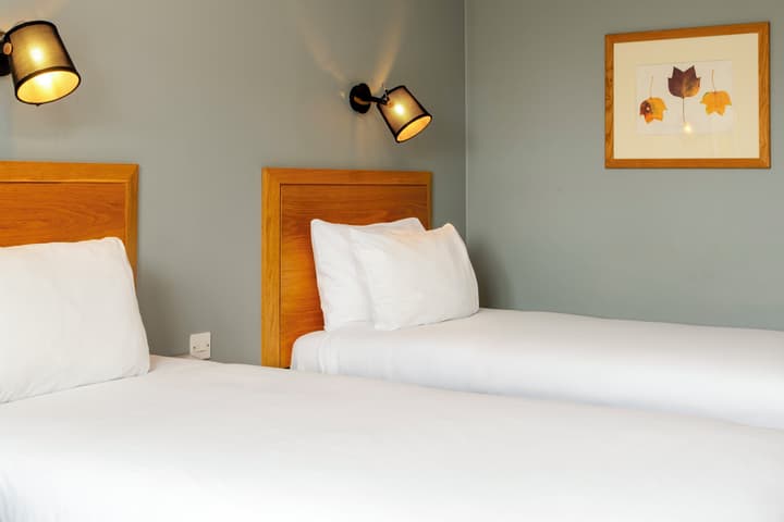Holiday Inn Edinburgh Zoo by IHG