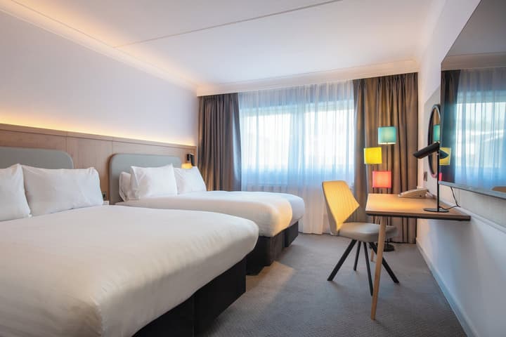 Holiday Inn Edinburgh Zoo by IHG