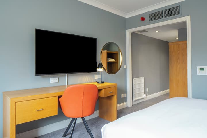 Holiday Inn Edinburgh Zoo by IHG