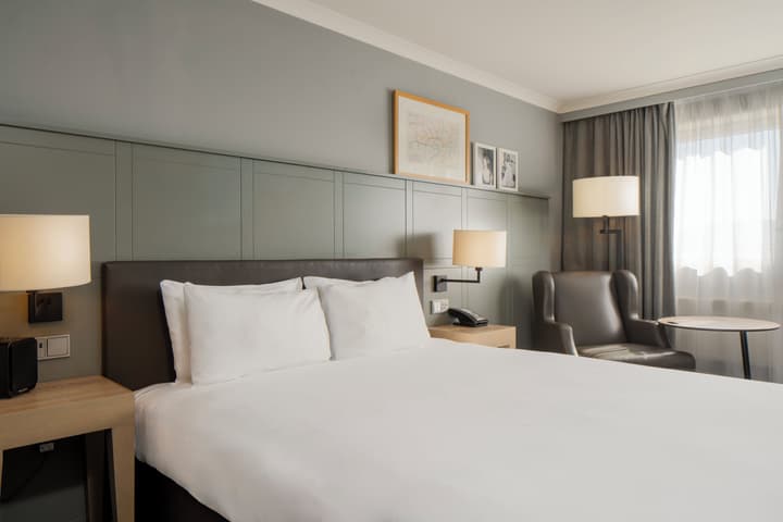 Holiday Inn Edinburgh Zoo by IHG