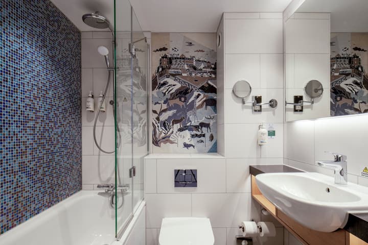 Holiday Inn Edinburgh Zoo by IHG