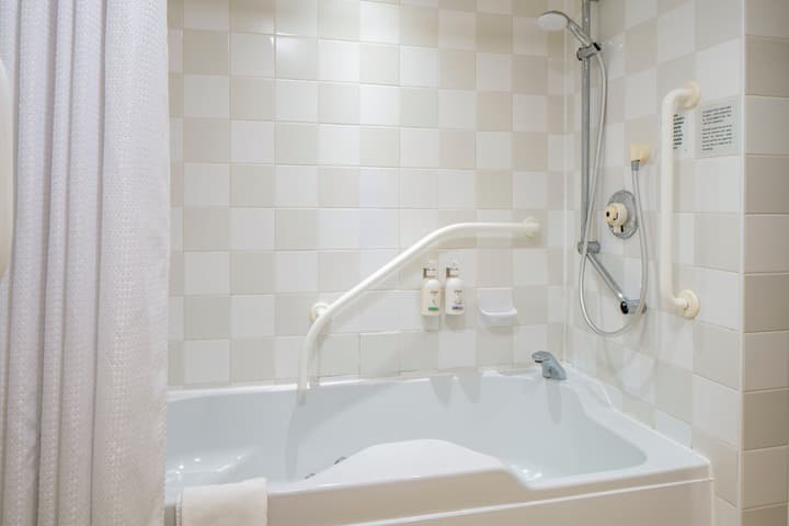 Holiday Inn Edinburgh Zoo by IHG