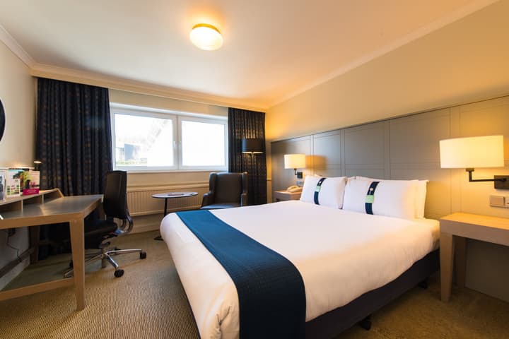 Holiday Inn Edinburgh Zoo by IHG