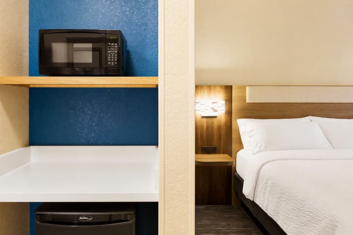 Holiday Inn Express & Suites Tampa Stadium – Airport Area by IHG