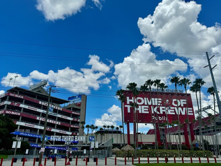 Holiday Inn Express & Suites Tampa Stadium – Airport Area by IHG