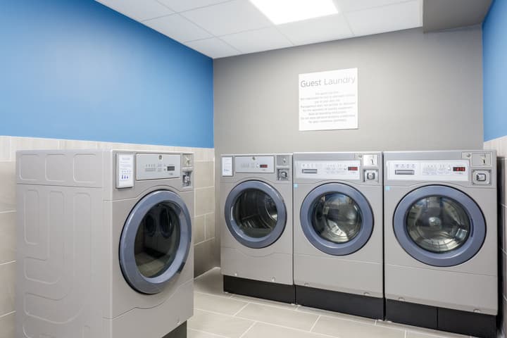 Holiday Inn Express & Suites Tampa Stadium – Airport Area by IHG