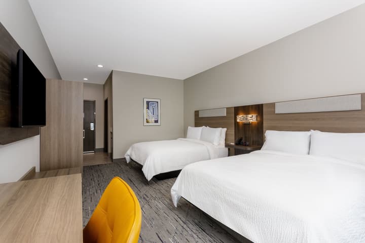 Holiday Inn Express & Suites Tampa Stadium – Airport Area by IHG