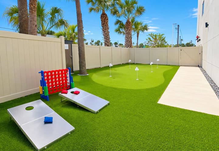 Holiday Inn Express & Suites Tampa Stadium – Airport Area by IHG