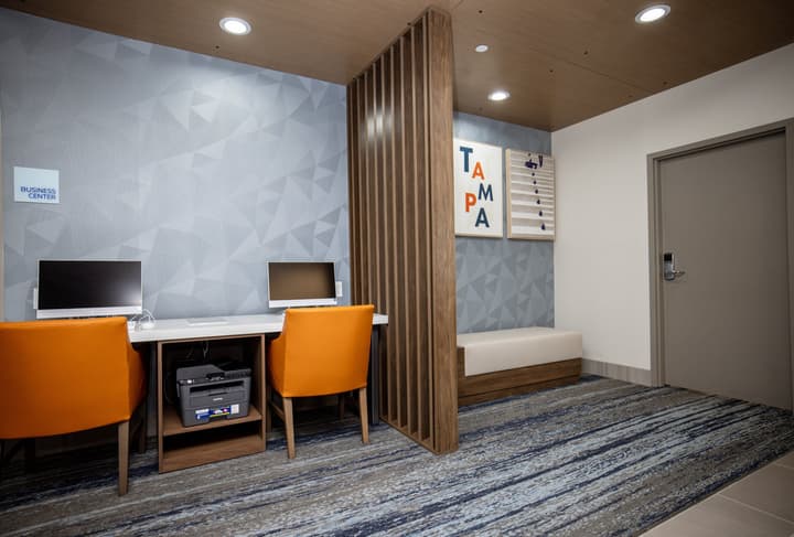 Holiday Inn Express & Suites Tampa Stadium – Airport Area by IHG