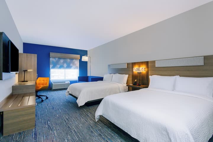 Holiday Inn Express & Suites Tampa Stadium – Airport Area by IHG