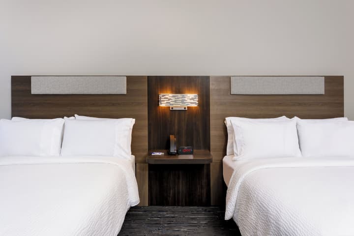 Holiday Inn Express & Suites Tampa Stadium – Airport Area by IHG