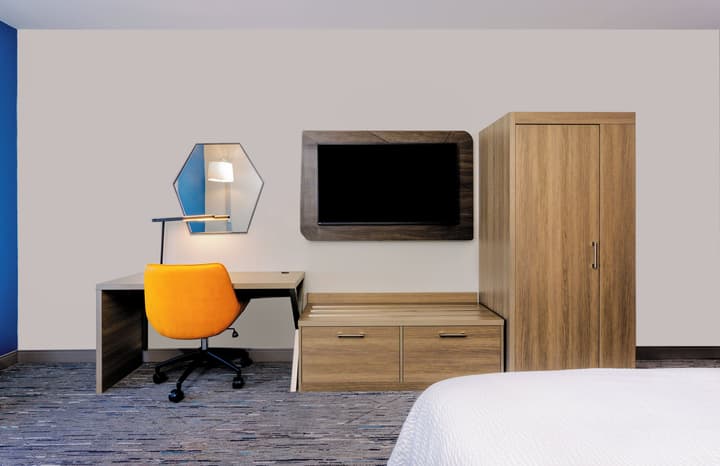 Holiday Inn Express & Suites Tampa Stadium – Airport Area by IHG