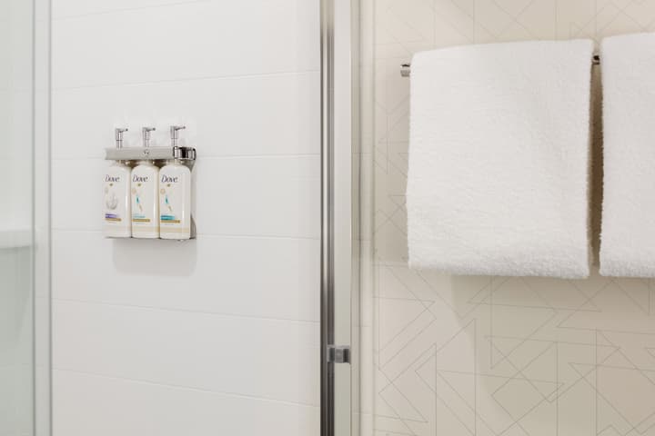 Holiday Inn Express & Suites Tampa Stadium – Airport Area by IHG
