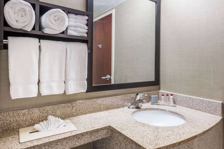 Wingate by Wyndham Springfield