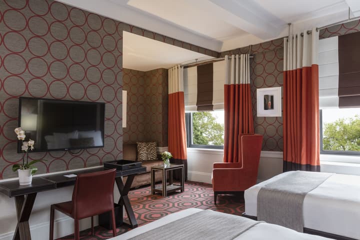 Empire Hotel