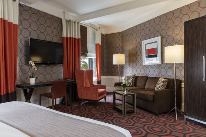 Empire Hotel