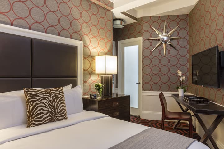 Empire Hotel