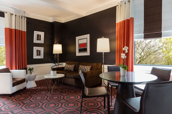 Empire Hotel