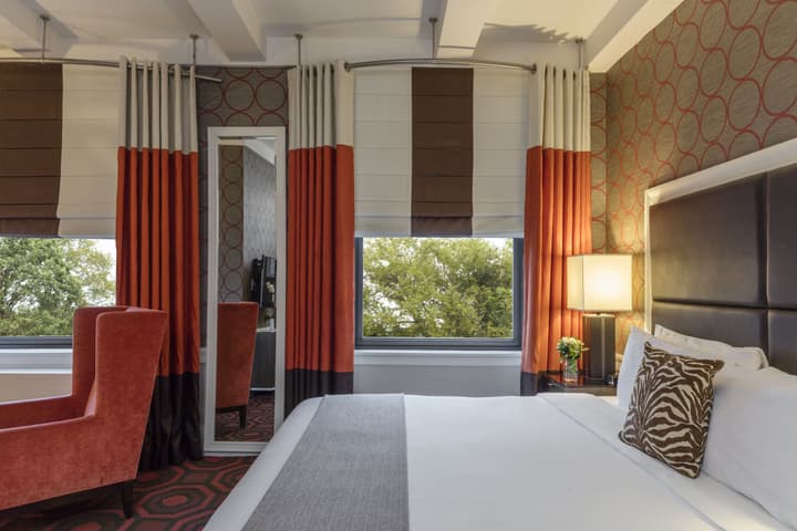 Empire Hotel
