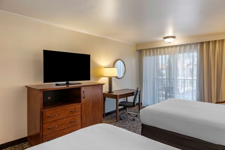 Best Western Plus Royal Oak Hotel