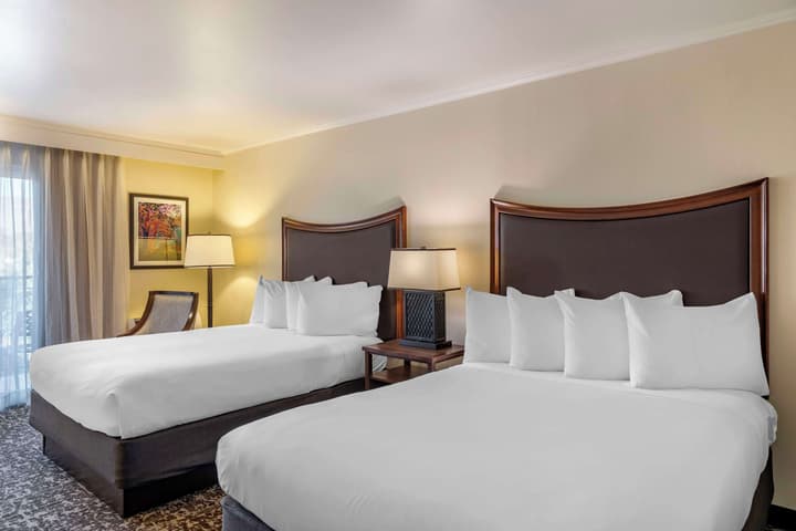 Best Western Plus Royal Oak Hotel