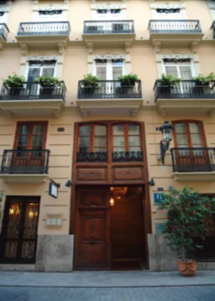 Ad Hoc Monumental Hotel