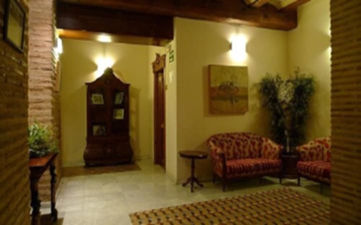 Ad Hoc Monumental Hotel