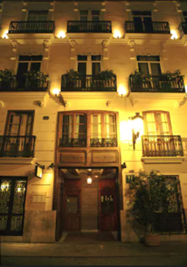 Ad Hoc Monumental Hotel