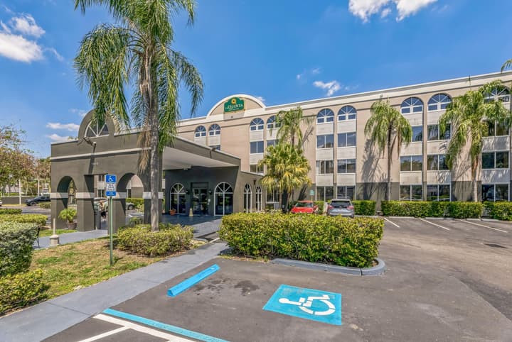 La Quinta Inn & Suites by Wyndham Miami Lakes