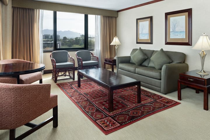 Delta Hotels by Marriott San Jose Aurola