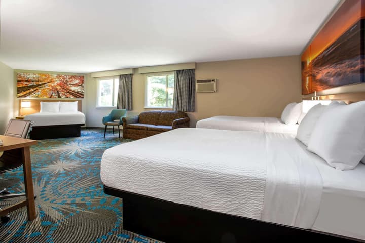 Days Inn by Wyndham Marquette