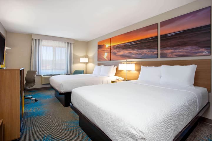 Days Inn by Wyndham Marquette
