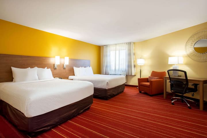 Days Inn by Wyndham Marquette